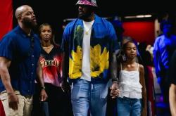 詹姆斯前队友提(tí)议老詹离开湖人，暗(àn)示队友不(bù)如加入邁(mài)阿密热火(huǒ)