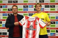 南(nán)安普顿官方：布伦特福德后衛(wèi)羅(luó)尔斯列(liè)夫(fū)加盟，双方签约4年时间