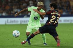 巴萨3-2莱万特 亚马尔造乌龙绝杀