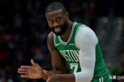 搞笑，杰伦·布朗因发际线问题向勒布朗·詹姆斯发出“红色警报”