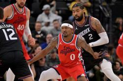 洛杉矶快船困境(jìng)重重，哈登(dēng)麪(miàn)临抉择