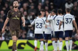 英超劲旅完胜：终结5场不胜，积分追平曼联，距离欧冠区3分