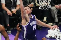 （体育）篮球——NBA常规赛：魔术胜国王