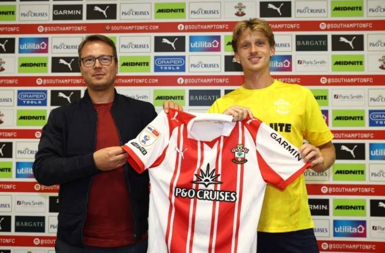 南安普顿官方：布伦特福德后卫罗尔斯列夫加盟，双方签约4年时间