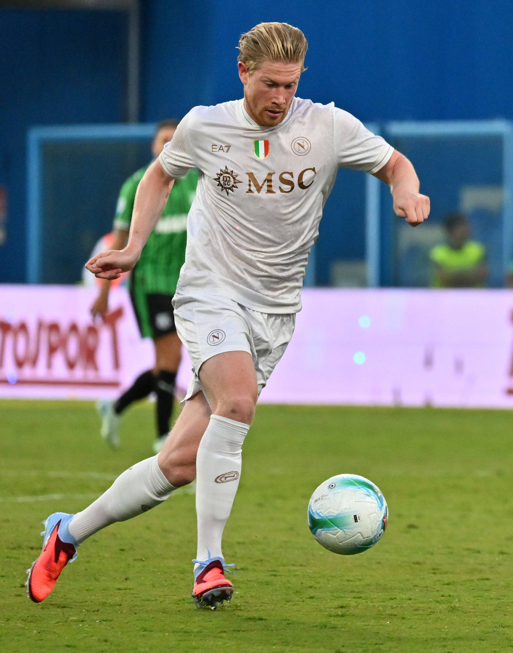 （体育）足球——意甲：那不勒斯胜萨索洛