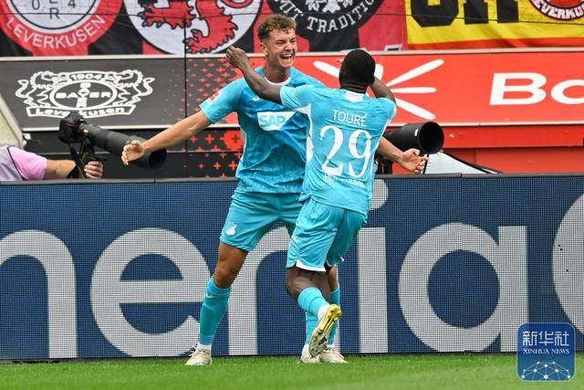足球丨德甲：勒沃库森不敌霍芬海姆