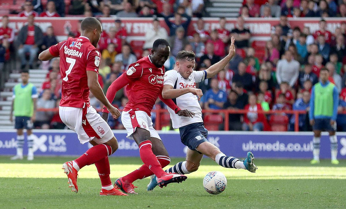 欧联-贝蒂斯0-2森林：贝蒂斯将轮换，澳波要复制热刺奇迹|前瞻