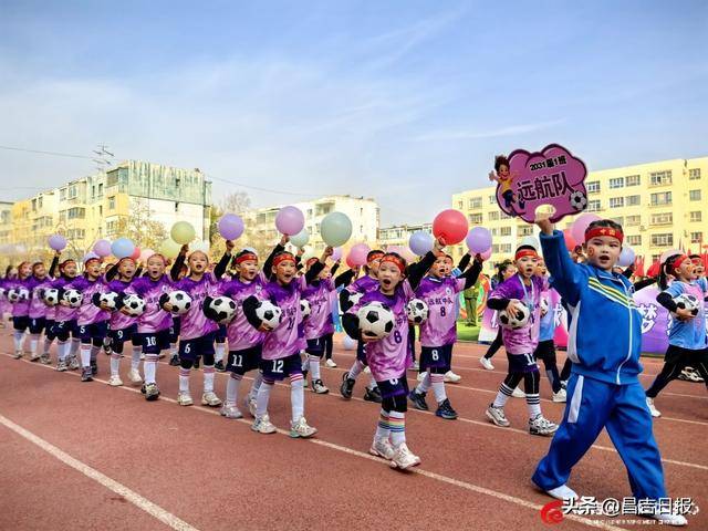 绿茵场燃情！昌吉市第十小学迎来“校园足球盛宴”