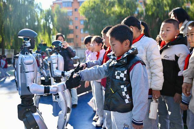 270名学子延庆竞技，无人机足球赛点燃科技热情