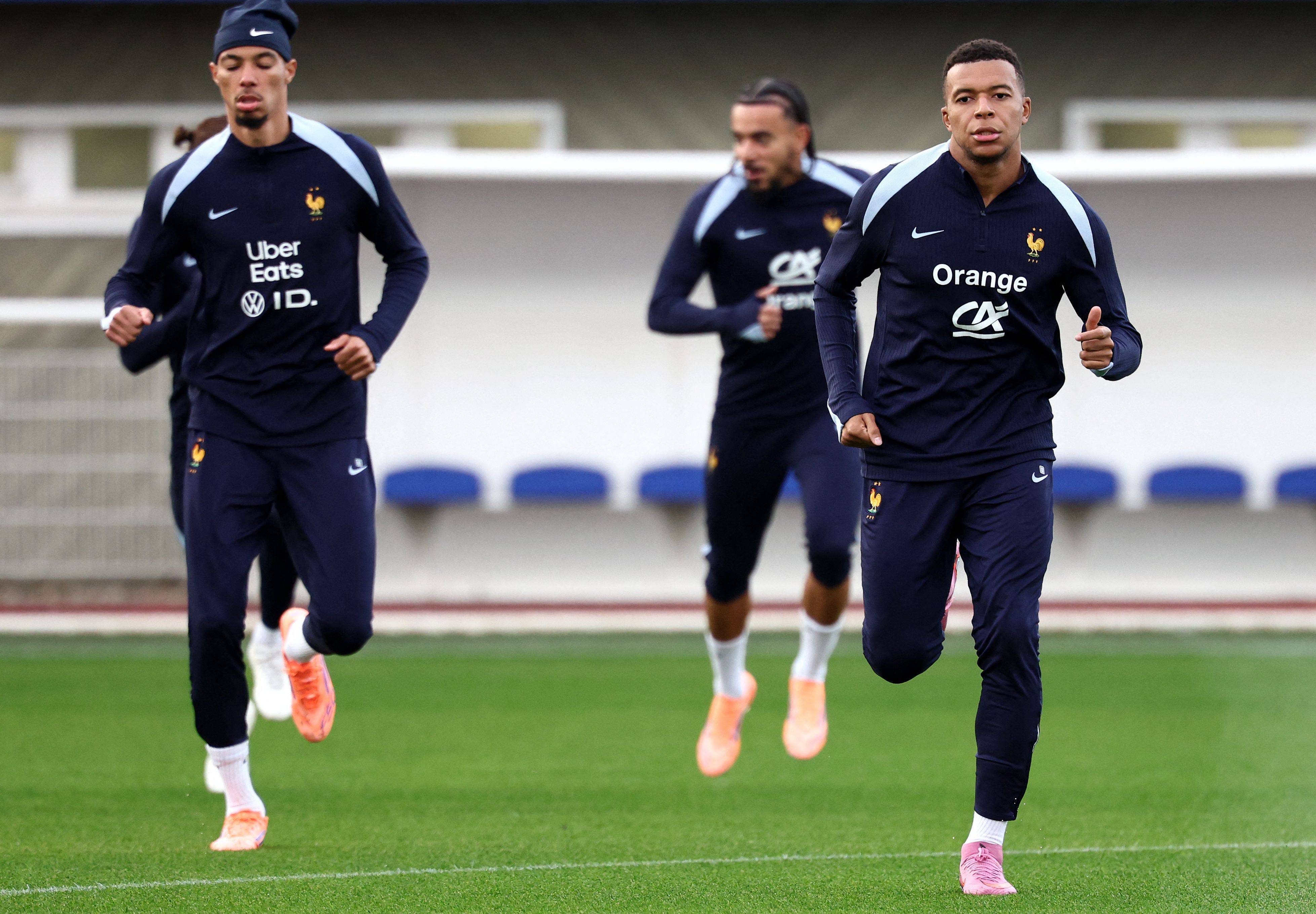 （外代二线）足球——世预赛：法国队备战