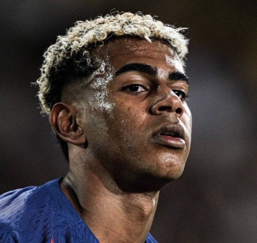 巴萨队友力挺亚马尔,佩德里库巴西取关卡瓦哈尔,西班牙队内讧?