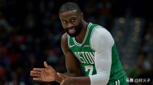 搞笑,杰伦·布朗因发际线问题向勒布朗·詹姆斯发出“红色警报”