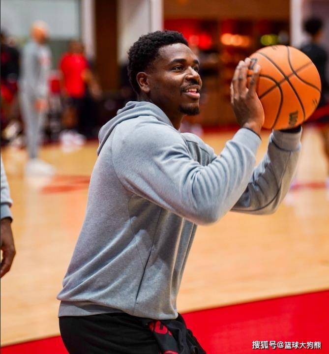 险胜独行侠，火箭队变阵！全新首发出炉，轮换人数+1，老射手出战