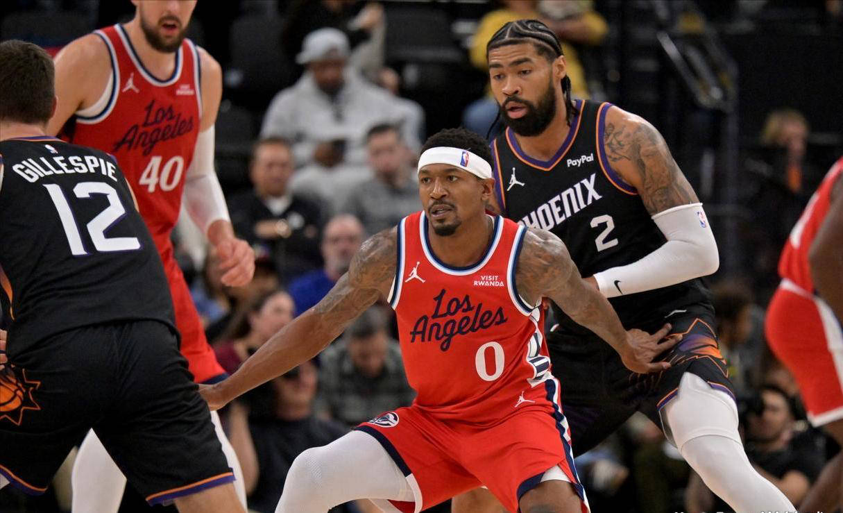 洛杉矶快船困境重重，哈登面临抉择