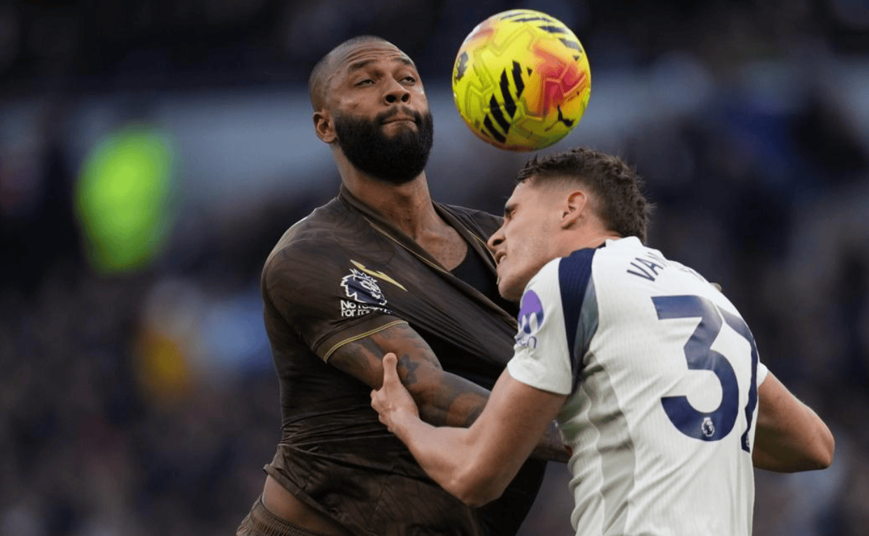 英超劲旅完胜：终结5场不胜，积分追平曼联，距离欧冠区3分