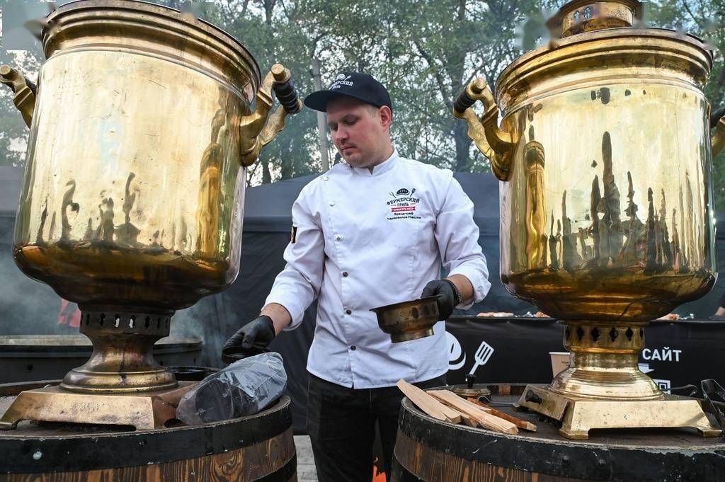 俄罗斯克拉斯诺达尔美食节上演烤肉盛宴