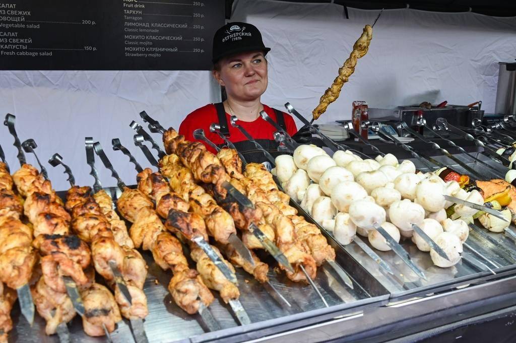 俄罗斯克拉斯诺达尔美食节上演烤肉盛宴