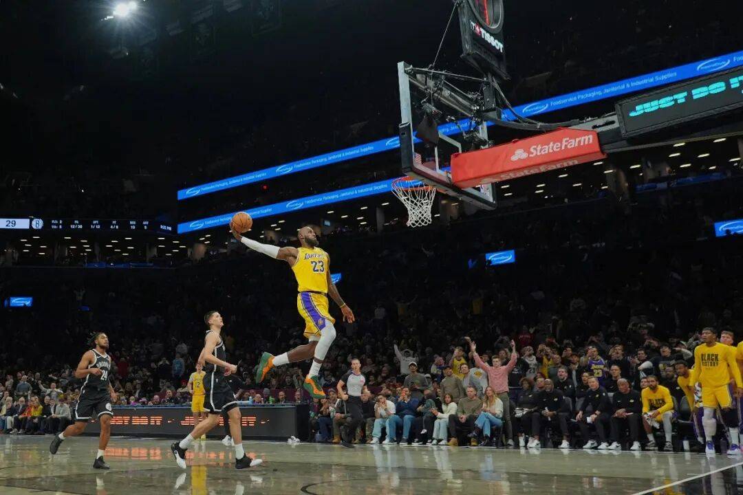 突发！詹姆斯留在湖人了！骑士招募詹姆斯！