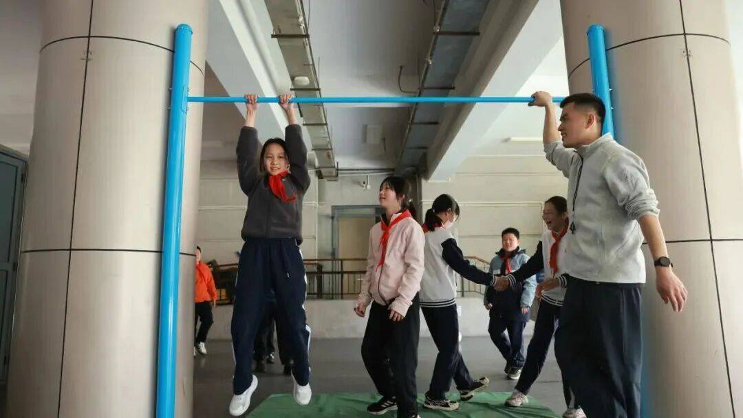 校内体育活动时间不够用？上肢力量偏弱、耐力不足怎么补？上海市教委主任给中小学体育配“说明书”